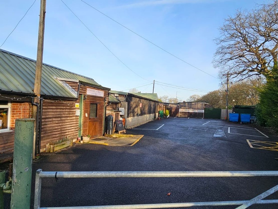 Bullhousen Farm, Shaftesbury Road, Bisley Green, Bisley, Woking, GU24 9EW