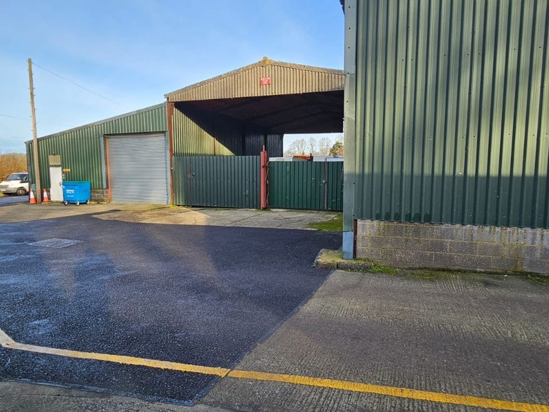 Bullhousen Farm, Shaftesbury Road, Bisley Green, Bisley, Woking, GU24 9EW