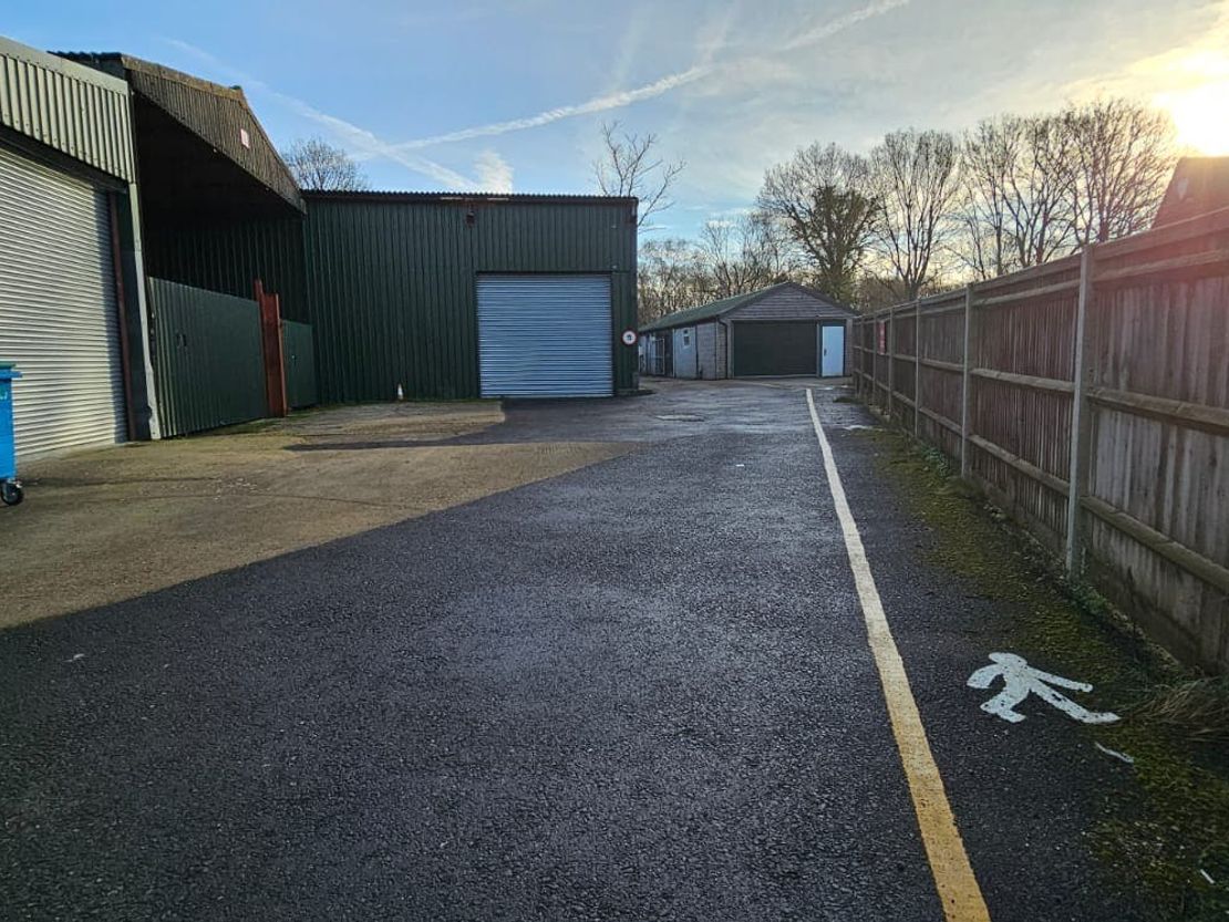 Bullhousen Farm, Shaftesbury Road, Bisley Green, Bisley, Woking, GU24 9EW