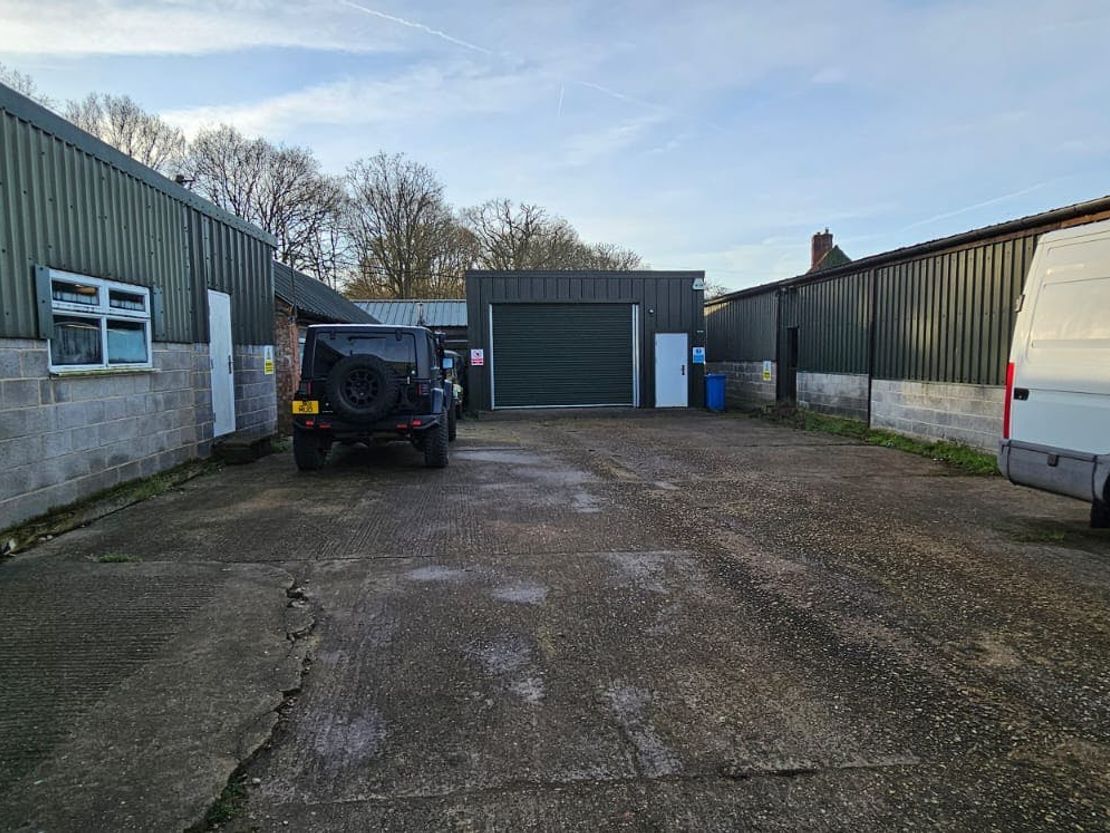 Bullhousen Farm, Shaftesbury Road, Bisley Green, Bisley, Woking, GU24 9EW
