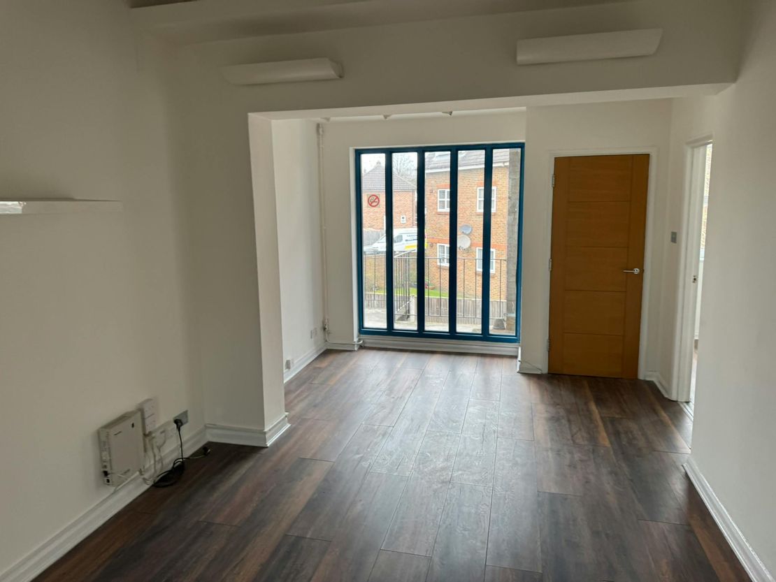 10B Robin Hood Road, St John's, Woking, GU21 8SP