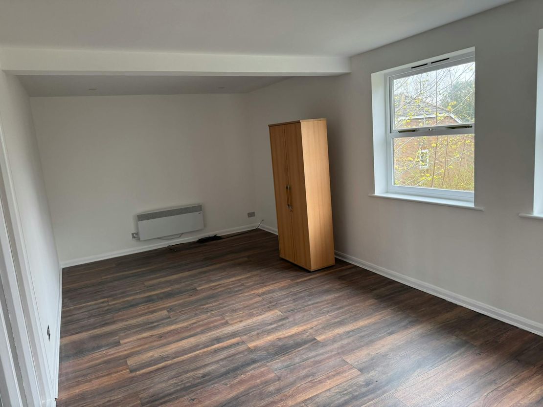 10B Robin Hood Road, St John's, Woking, GU21 8SP