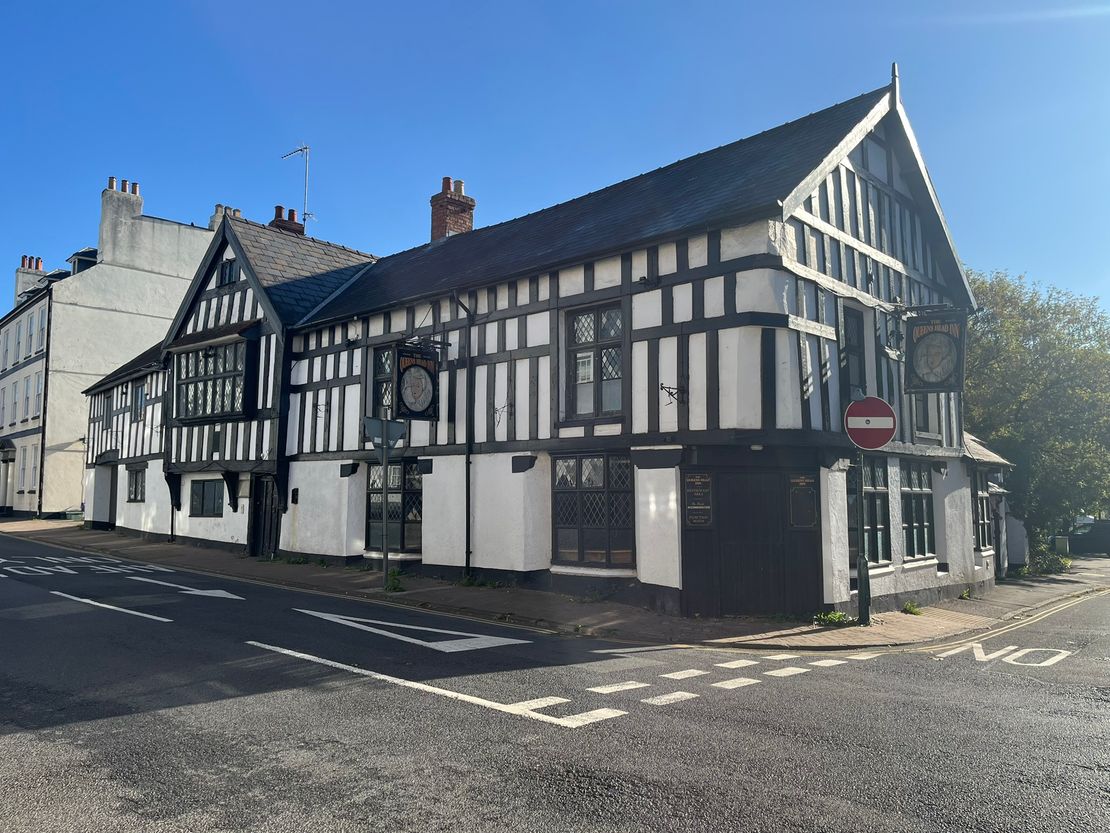 The Queen's Head Hotel, 1 St. James Street, Monmouth, Monmouthshire, NP25 3DL