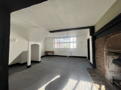 Property Image for The Queen's Head Hotel, 1 St. James Street, Monmouth, Monmouthshire, NP25 3DL