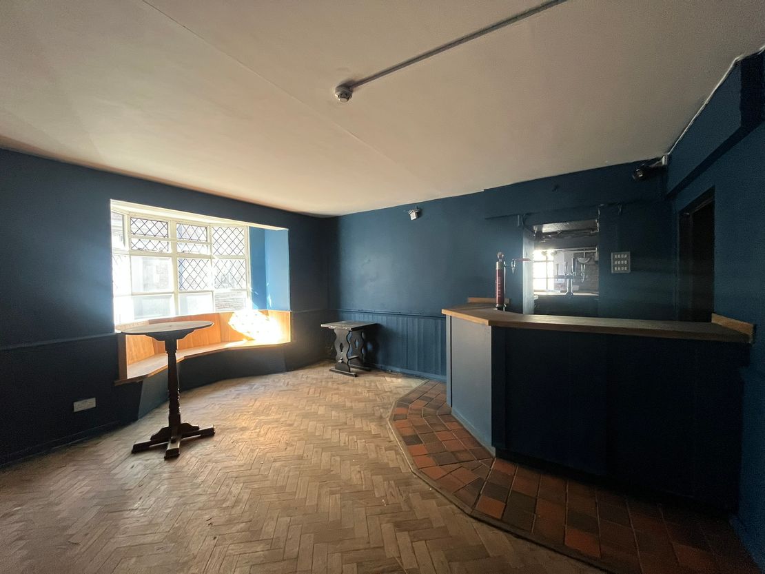 The Queen's Head Hotel, 1 St. James Street, Monmouth, Monmouthshire, NP25 3DL