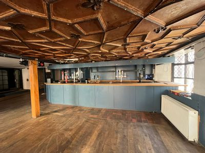Property Image for The Queen's Head Hotel, 1 St. James Street, Monmouth, Monmouthshire, NP25 3DL