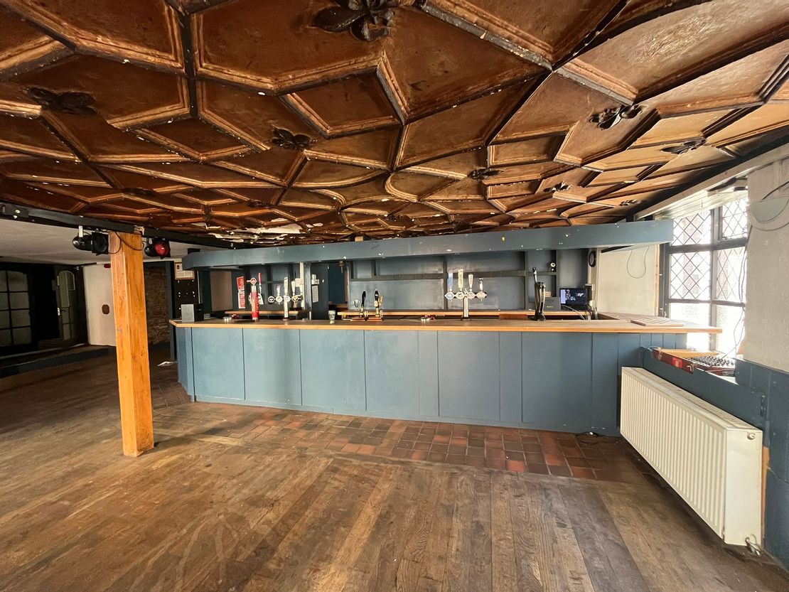 The Queen's Head Hotel, 1 St. James Street, Monmouth, Monmouthshire, NP25 3DL