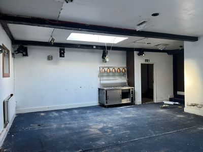 Property Image for The Queen's Head Hotel, 1 St. James Street, Monmouth, Monmouthshire, NP25 3DL