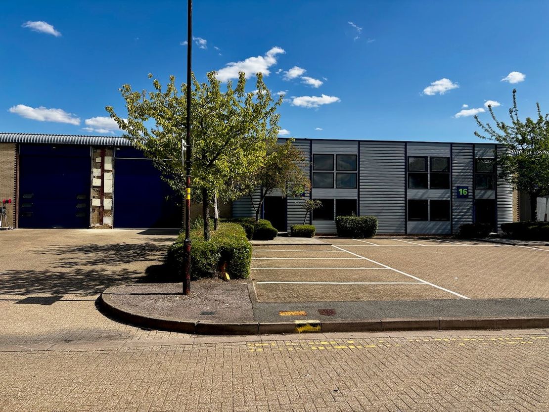 18 Plover Close, Interchange Park, Newport Pagnell, MK16 9PS