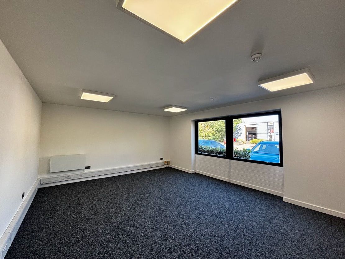 18 Plover Close, Interchange Park, Newport Pagnell, MK16 9PS