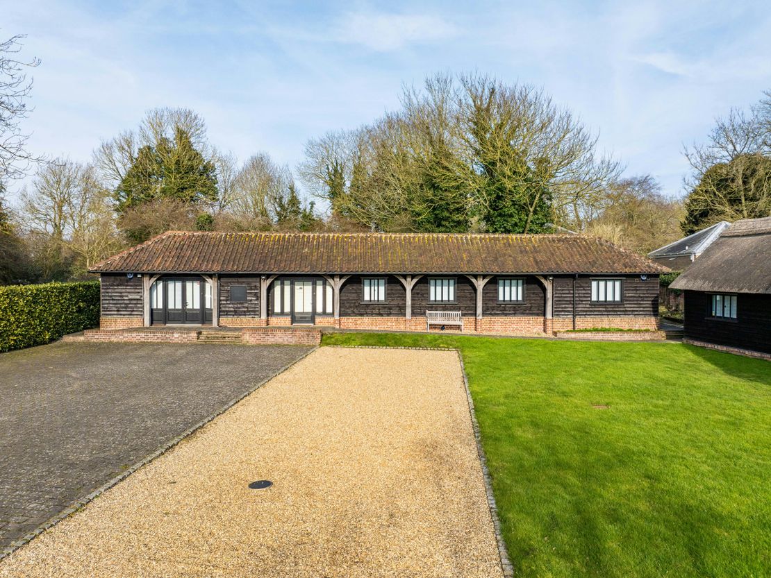 Aisle And Foyle Barns, 100 High Street, Balsham, Cambridge, CB21 4EP