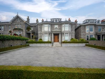 Property Image for 64 Queens Road, Aberdeen, Aberdeenshire, AB15 4YE