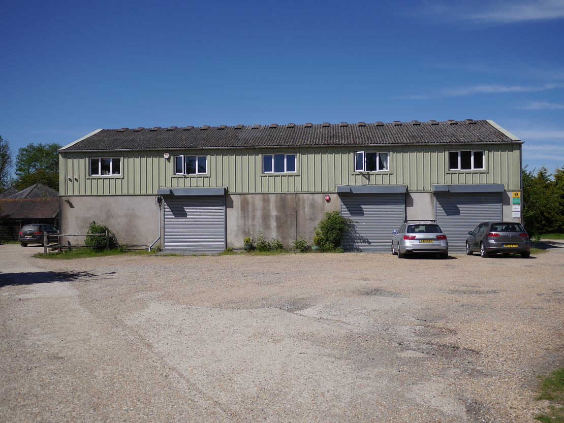 Hardham, London Road, Pulborough, West Sussex, RH20 1LA
