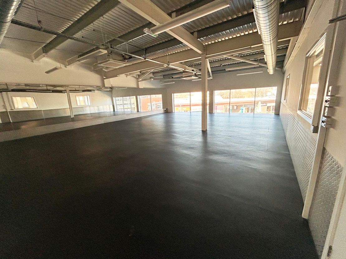 Unit D1, The Crescent Shopping Centre, The Crescent Shopping Centre, Station Road, Hinckley, Leicestershire, LE10 1AP