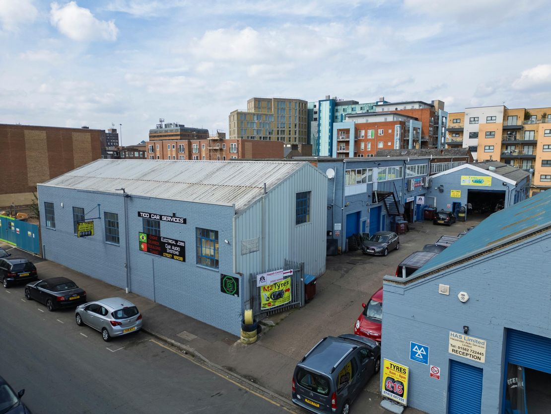 Unit B2, Holly Street Trading Estate, Luton, LU1 3AN