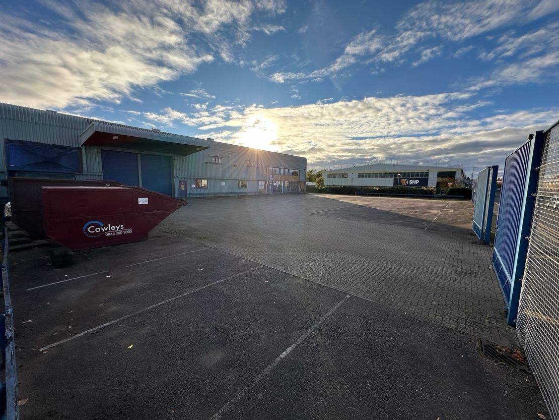 Unit 2b, Laporte Way, Luton, Bedfordshire, LU4 8RG