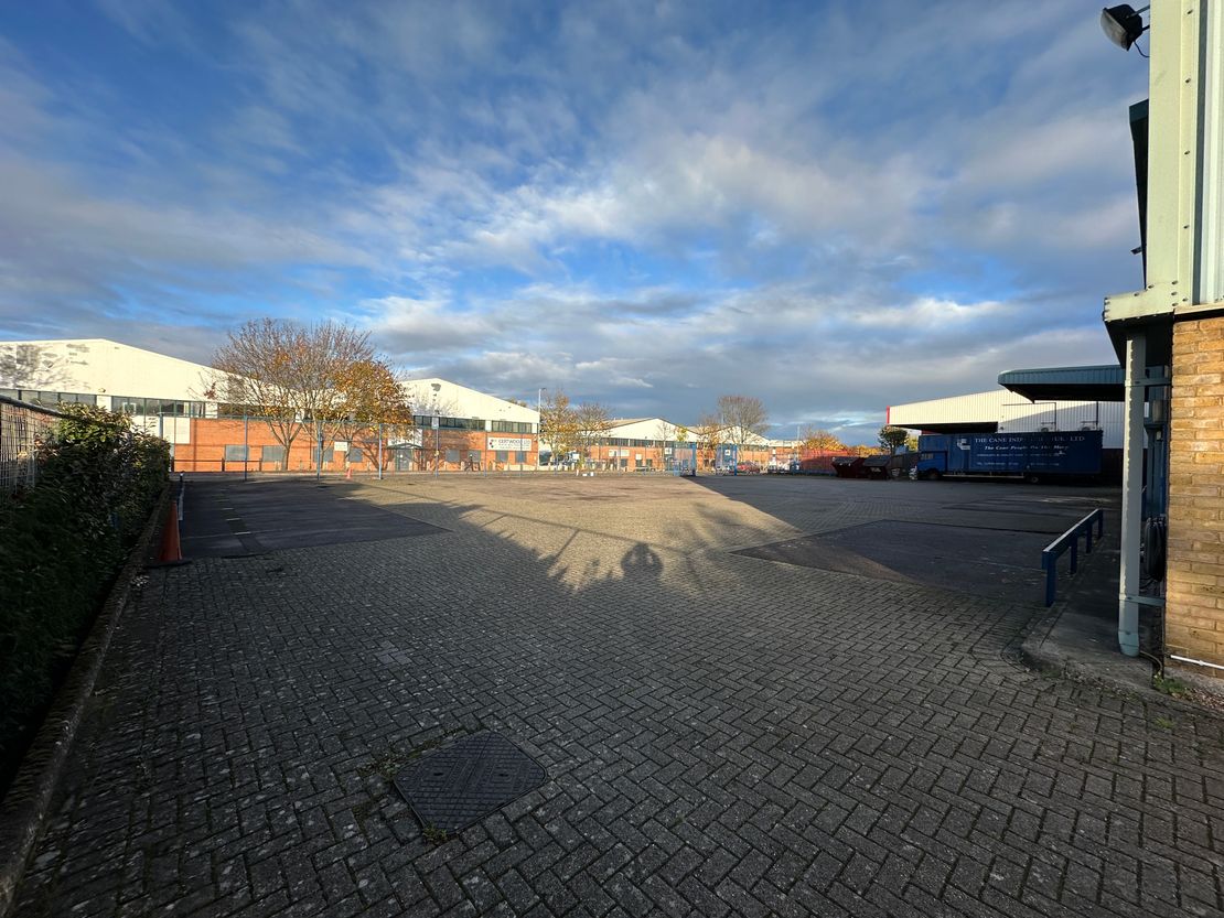 Unit 2b, Laporte Way, Luton, Bedfordshire, LU4 8RG
