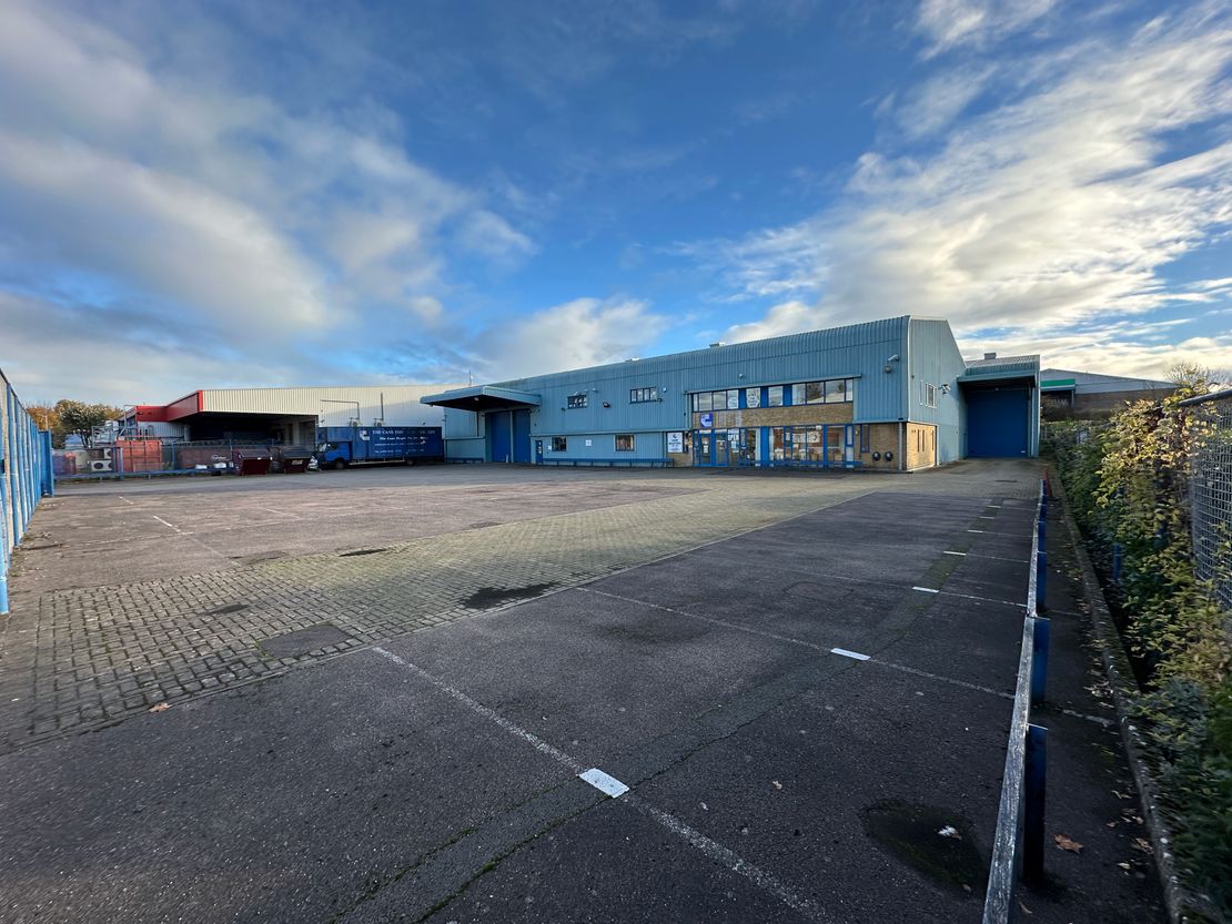 Unit 2b, Laporte Way, Luton, Bedfordshire, LU4 8RG