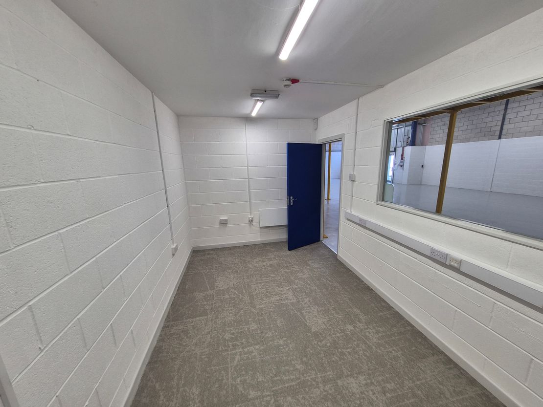 Unit 4, Rossington Place, Graphite Way, Hadfield, Glossop, Derbyshire, SK13 1QG