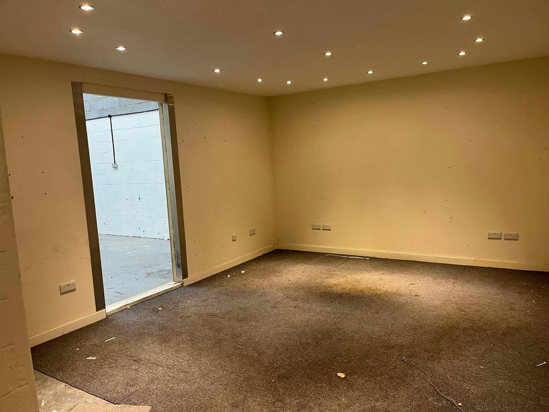 Unit 19 Palace Industrial Estate, Bircholt Road, Parkwood, Maidstone, ME15 9XU