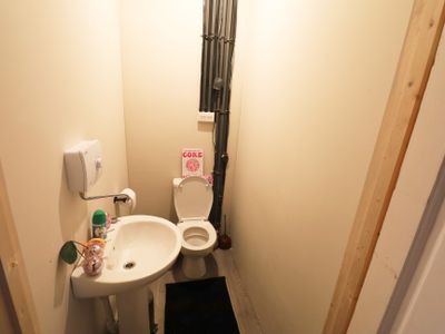 Property Image for 2 Harefield Road, Nuneaton, Warwickshire, CV11 4HD