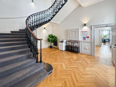 Property Image for 6 Waterloo Place, Edinburgh, EH1 3EG