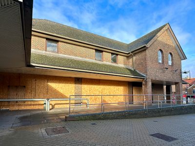 Property Image for 23 Ashton Square, Dunstable, LU6 3SN