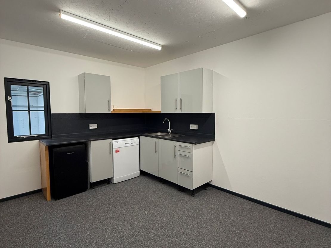 Unit A2, Vale Industrial Estate, Tolpits Lane, Watford, Hertfordshire, WD18 9QP