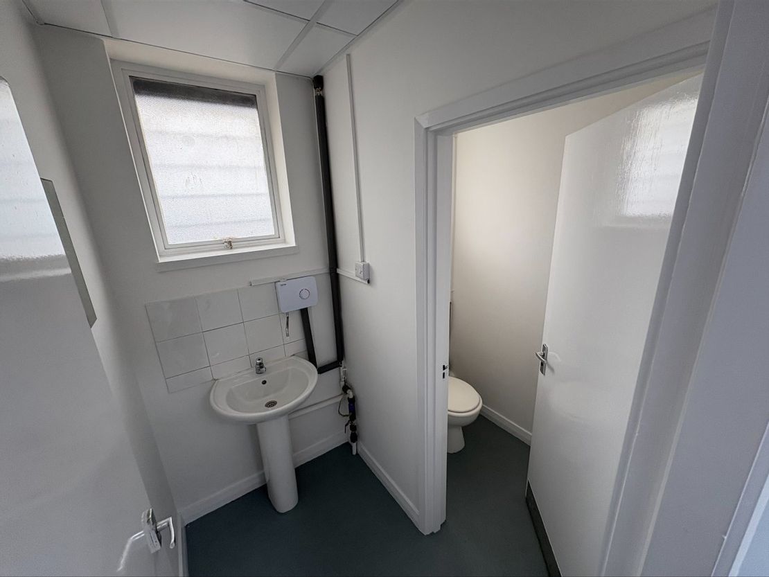 Unit 4F Standard Industrial Estate, Henley Road, Silvertown, E16 2ES
