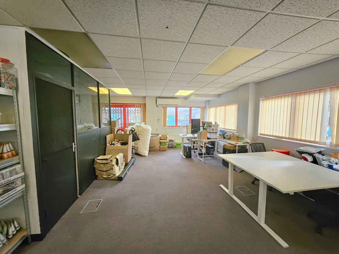 Unit 22 Sarum Complex, Salisbury Road, Uxbridge, UB8 2RZ