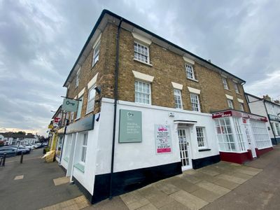 Property Image for FF And SF, 42 Market Square, Toddington, Dunstable, Bedfordshire, LU5 6BS