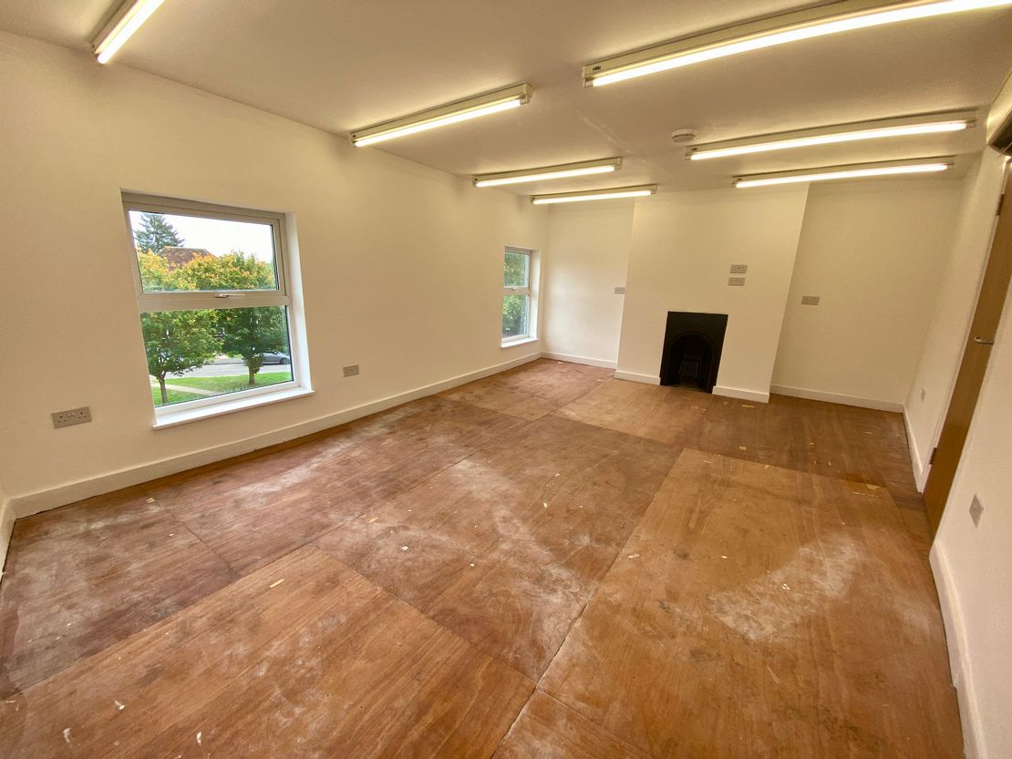 FF And SF, 42 Market Square, Toddington, Dunstable, Bedfordshire, LU5 6BS
