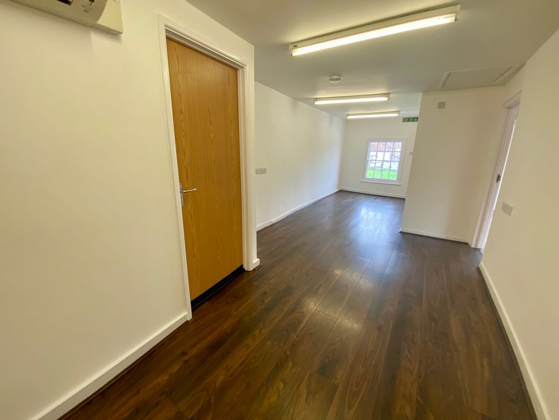 FF And SF, 42 Market Square, Toddington, Dunstable, Bedfordshire, LU5 6BS
