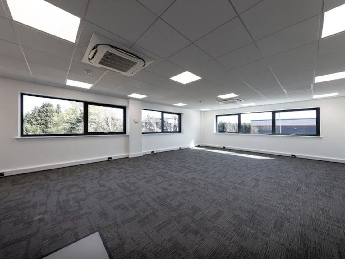697 Stirling Road, Slough, SL1 4ST
