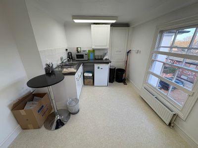 Property Image for 37B Jewry Street, Winchester, Hampshire, SO23 8RY