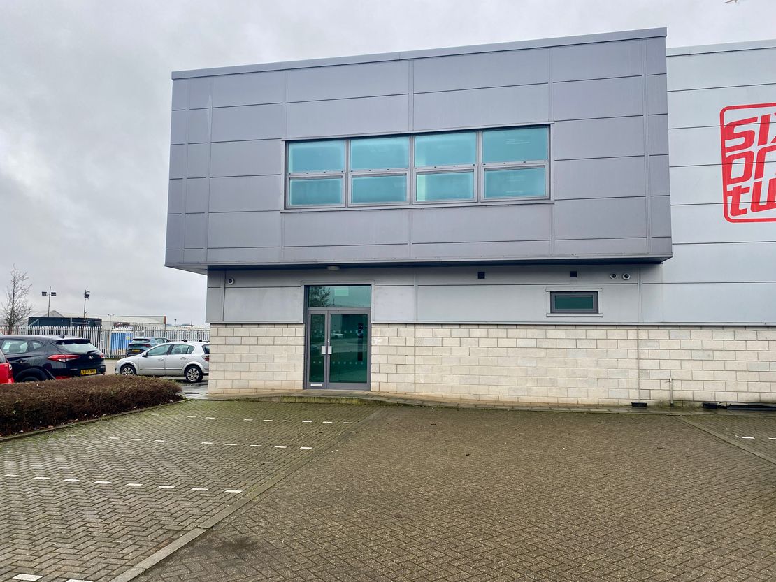 Unit 8A, Premier Business Park, Dencora Way, Luton, Bedfordshire, LU3 3HP