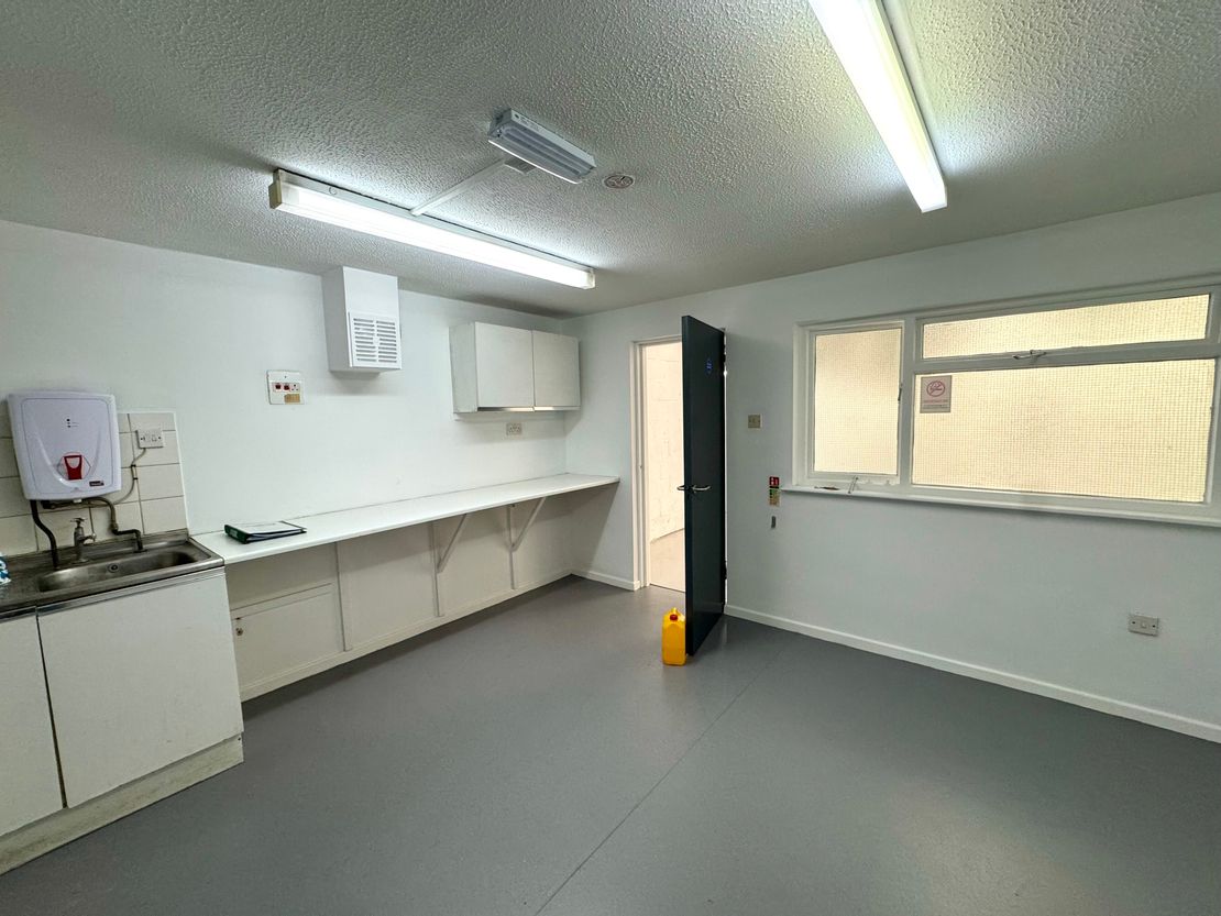 Unit B4, Chase Road, Bury St Edmunds, Suffolk, IP32 6NT
