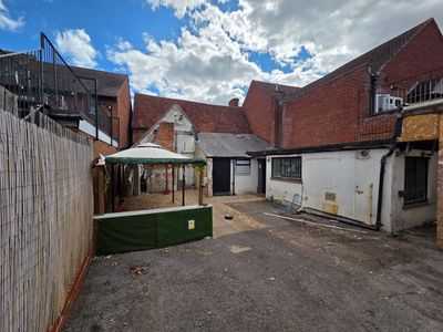 Property Image for 18 & 19 The Broadway, Thatcham, West Berkshire, RG19 3HX