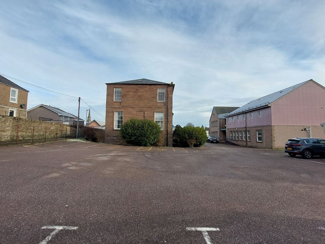 Ravenswood House, 8, New Road, Forfar, DD8 2ZA