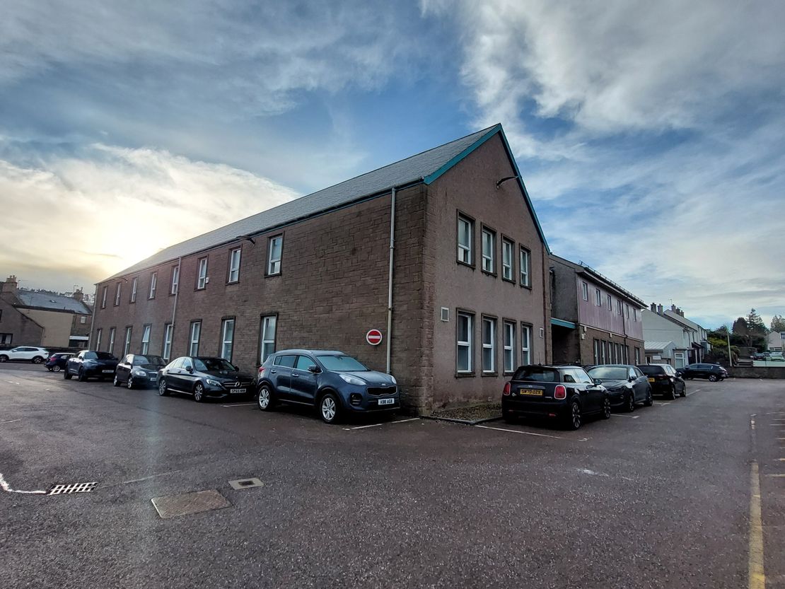 Ravenswood House, 8, New Road, Forfar, DD8 2ZA