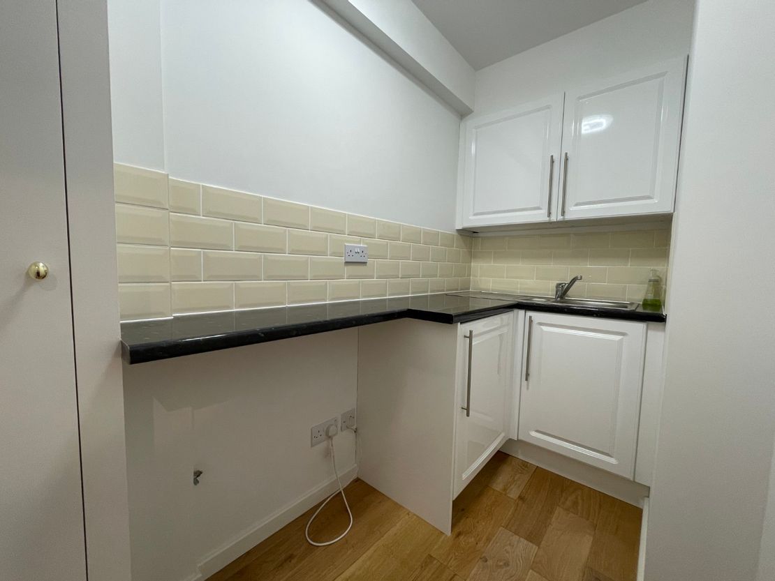 Unit 9, The Glenmore Centre, Moat Way, Ashford, Kent, TN24 0TL