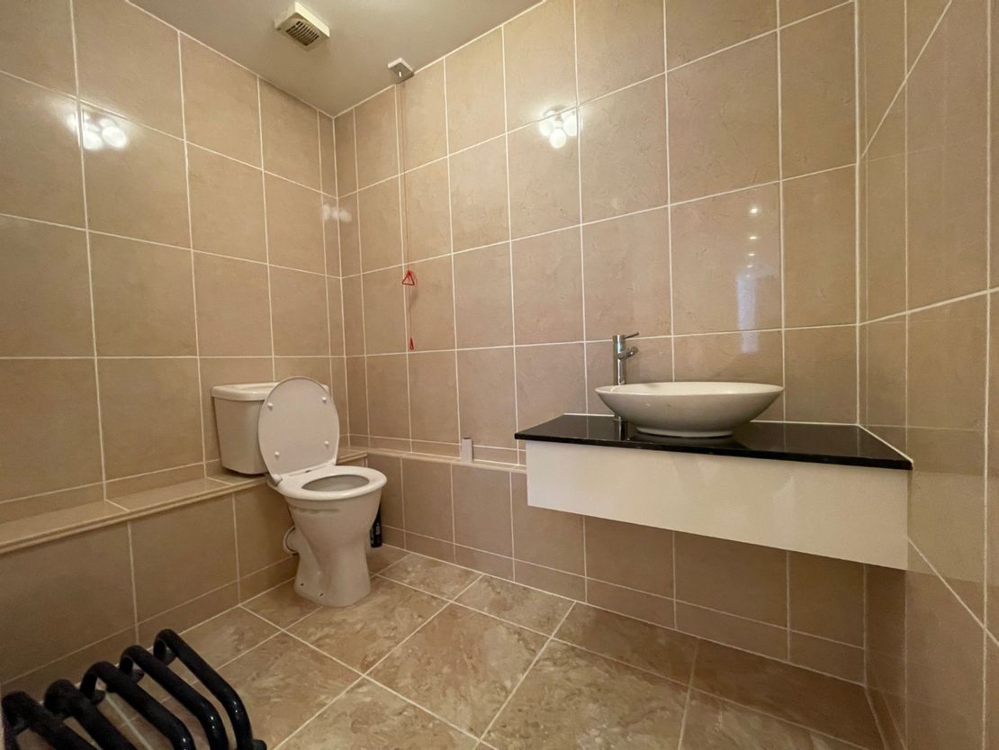Unit 9, The Glenmore Centre, Moat Way, Ashford, Kent, TN24 0TL