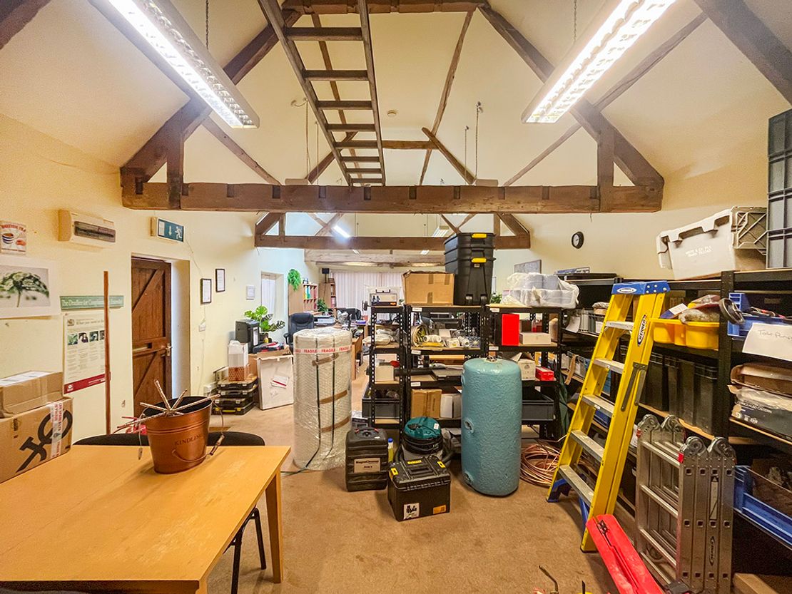 3 The Courtyard, Crondall, Farnham GU10 5DT
