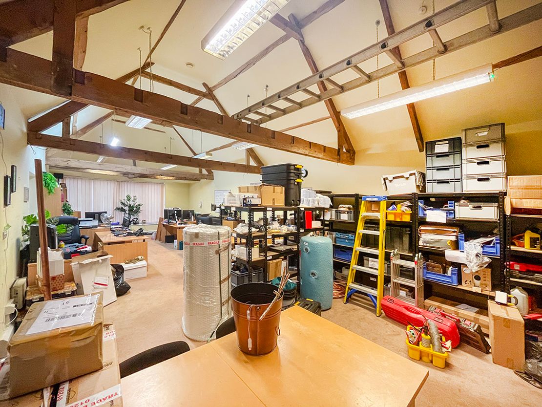 3 The Courtyard, Crondall, Farnham GU10 5DT