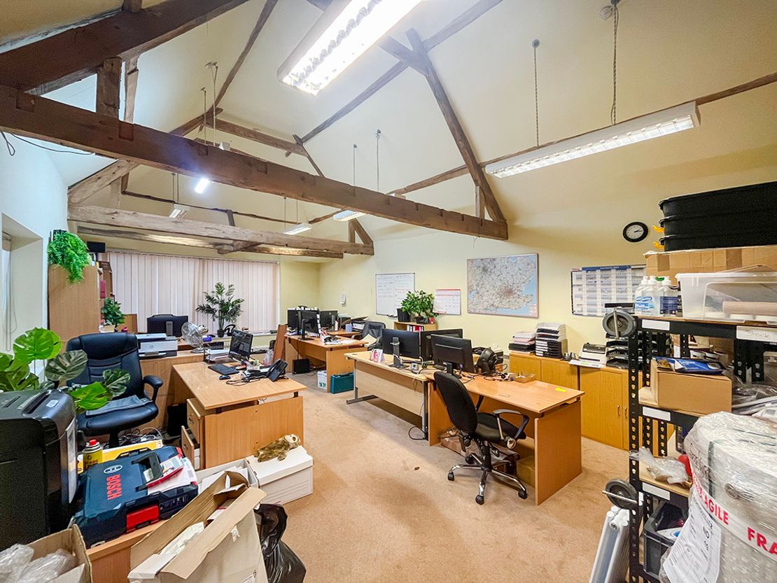 3 The Courtyard, Crondall, Farnham GU10 5DT