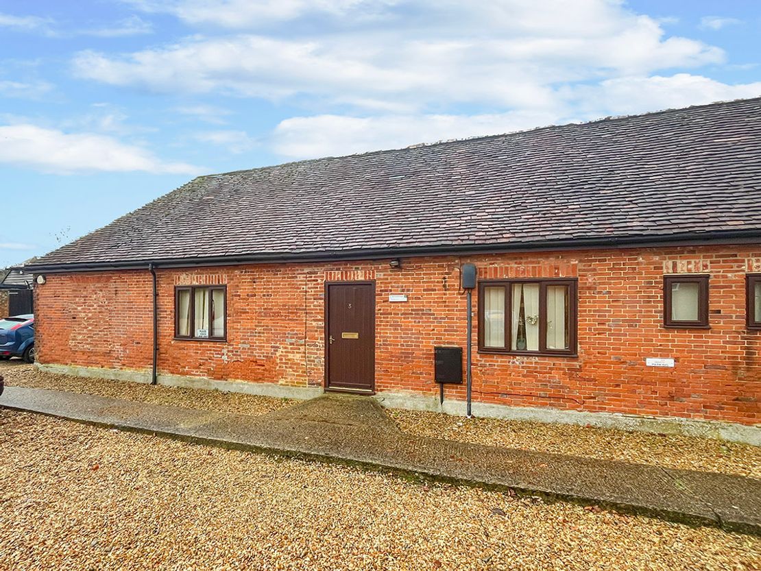 3 The Courtyard, Crondall, Farnham GU10 5DT