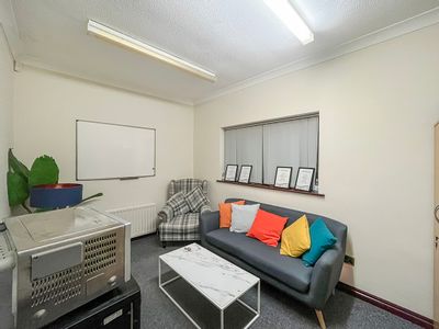 Property Image for 5 Crumplins Business Court, Dunleys Hill, Odiham, Hook RG29 1DU