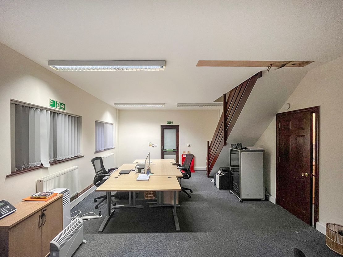 5 Crumplins Business Court, Dunleys Hill, Odiham, Hook RG29 1DU