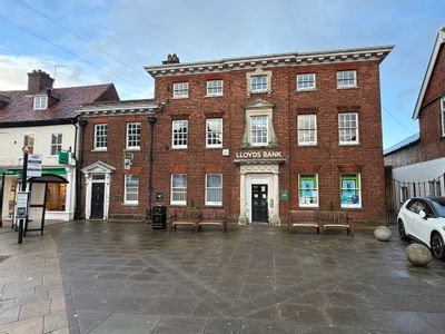 Property Image for 5 The Square, Petersfield, GU32 3HL