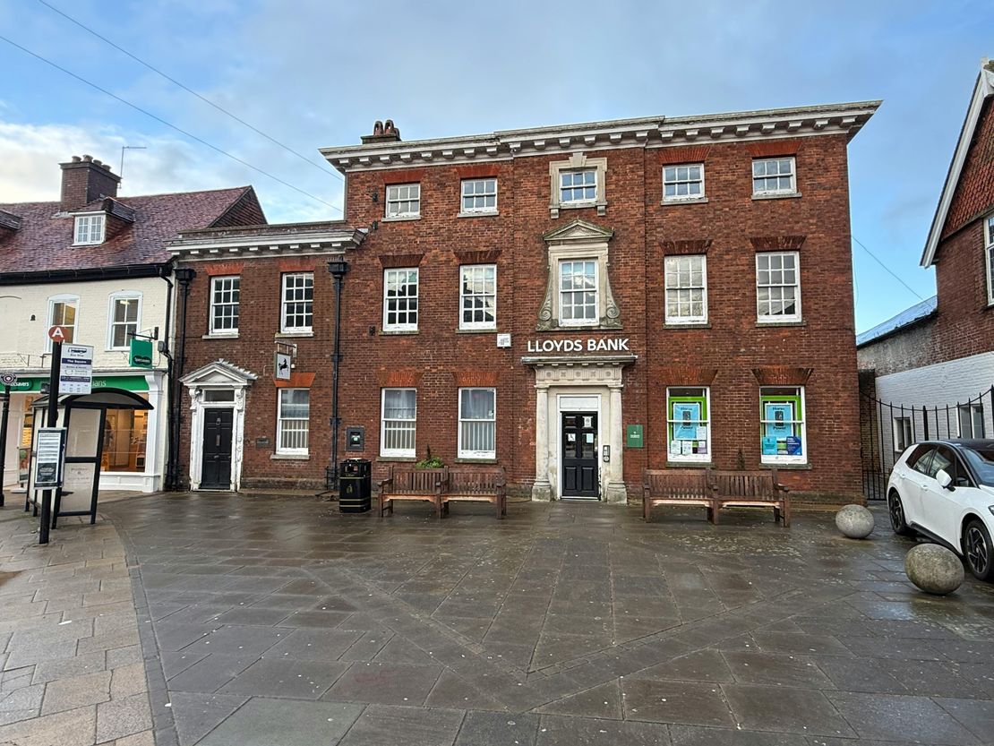 5 The Square, Petersfield, GU32 3HL
